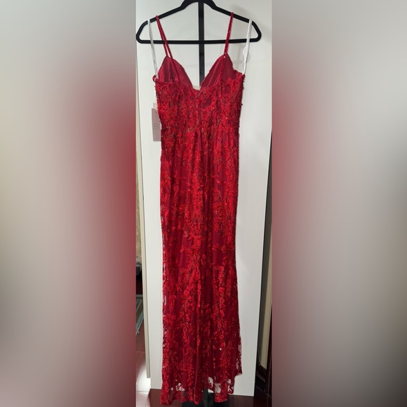 Embellished plunge neckline mermaid gown - Picture 7 of 9